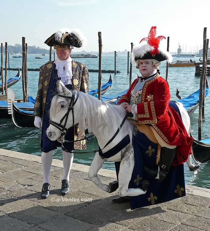 carnaval de venise 2008 noble a cheval sur la Riva degli Schiavoni