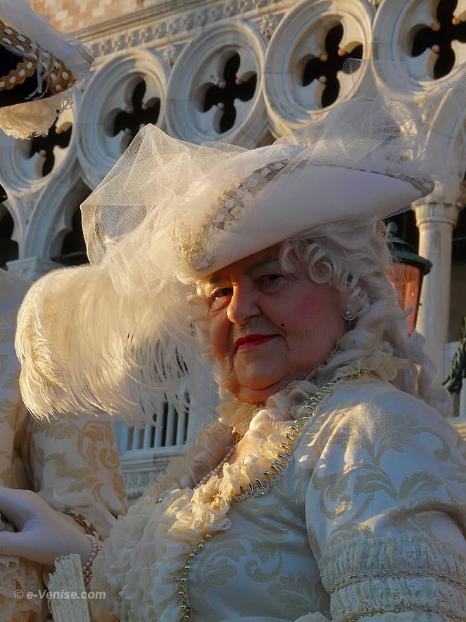 carnaval de venise 2008 Riva degli Schiavoni dans le soleil couchant