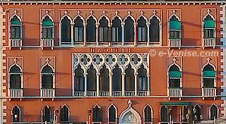 Détail de la façade de l'hôtel Danieli à Venise