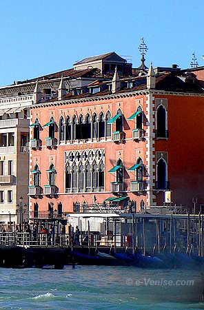 Façade du XVe siècle de l'hôtel Danieli à Venise