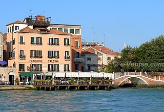 L'hôtel Pensione alla Calcina sur les Zattere à Venise