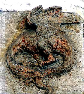 Dragon sur un des murs du cloître