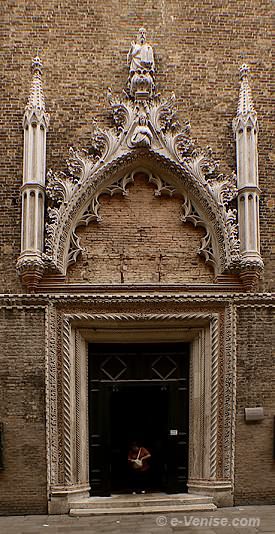 Église Santo Stefano Portail de Bartolomeon Bon 1442