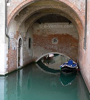 Le rio del Santissimo au campo S Anzolo