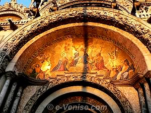 Mosaique sur la façade de l'eglise Saint Marc