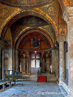 Vue du Narthex de Saint Marc