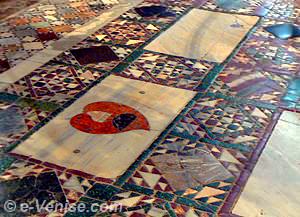Sol en Mosaïque de Saint Marc avec le symbole ducal