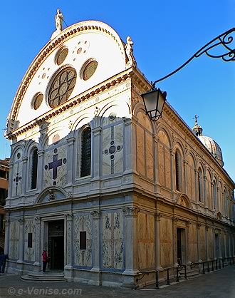 Façade de l'église Santa Maria dei Miracoli, Sainte Marie des Miracles à Venise