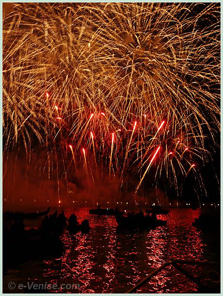 http://www.e-venise.com/pics/fetes/feu-artifice-fete-redentore-venise-61.jpg