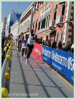 Lomala Joseph Kimosop vainqueur du 23e Marathon de Venise 2008, le VeniceMarathon