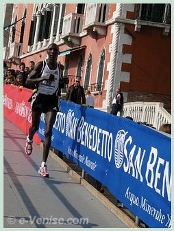 Kimugul Paul Kimaiyo arrivé 5e du 23e Marathon de Venise 2008, le VeniceMarathon