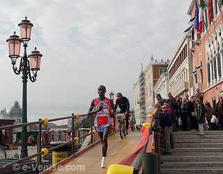 Le vainqueur du 22ème Marathon, le Kénian Jonathan Kipko Kosgei