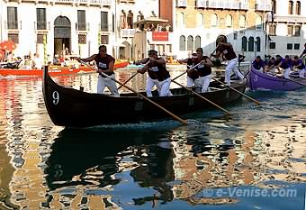La Caorlina de l'équipage vainqueur de la Regata Storica 2007, celui représentant l'île de Burano