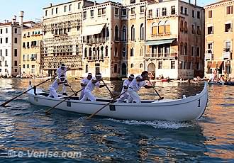 La Caorlina de l'équipe de Jesolo à la Régate historique de Venise