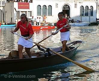 L'équipage vainqueur de l'édition 2007 Mascarete de la Régate Historique : Luisella Schiavon et Giorgia Ragazzi