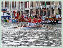 Bissa à quatre rameurs du Lac de Garde (Bissa del Lago di Garda) lors de la Regata Storica 2008