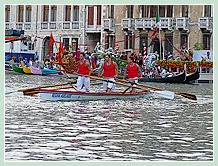 Bissa à quatre rameurs du Lac de Garde (Bissa del Lago di Garda) lors de la Regata Storica 2008