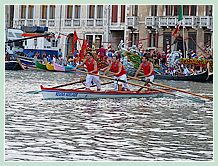 Bissa à quatre rameurs du Lac de Garde lors de la Regata Storica 2008