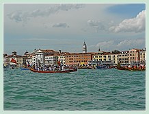 &Eacute;quipages de Canottieri sur le Bassin de Saint Marc lors de la Regata Storica, la régate historique de Venise 2008