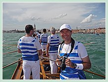 Luca sur la Disdotona des Canottieri Querini lors de la Regata Storica, la régate historique de Venise 2008