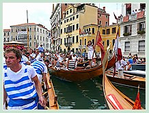 &Eacute;quipage de Canottieri sur le Grand Canal lors de la Regata Storica 2008