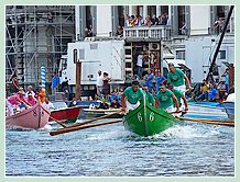La caorlina verte du Castello, l'équipage vainqueur de la régate des Caorline 2008 à la Regata Storica, composé de Renzo Savoldello, Luca Ballarin, Alberto Busetto, Roberto Angelin, Michele Vianello, Gaetano Bregantin