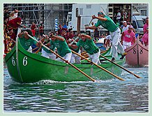 La caorlina verte du Castello, l'équipage vainqueur de la régate des Caorline 2008 à la Regata Storica, composé de Renzo Savoldello, Luca Ballarin, Alberto Busetto, Roberto Angelin, Michele Vianello et Gaetano Bregantin