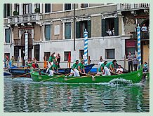 La caorlina verte du Castello, l'équipage vainqueur de la régate des Caorline 2008 à la Regata Storica, composé de Renzo Savoldello, Luca Ballarin, Alberto Busetto, Roberto Angelin, Michele Vianello et Gaetano Bregantin