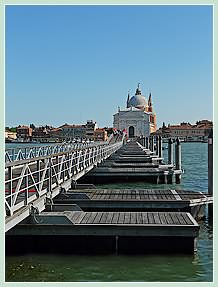 Le Pont Votif qui mène à l'église du Redentore sur l'île de la Giudecca à Venise pendant la Fête du Rédempteur