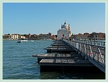 L'église du Redentore avec son pont votif à la Fête du Redentore 2008 à Venise