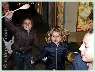 Les enfants lors de la Fête de la Saint Martin à Venise