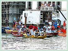 La Régate des Gondolini à deux rameurs à la Regata Storica, la régate historique de Venise 2008