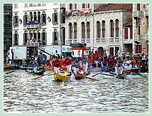 La Régate des Gondolini à deux rameurs à la Regata Storica de Venise 2008