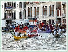 La Régate des Gondolini à deux rameurs à la Regata Storica, la régate historique de Venise 2008