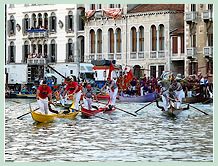 La Régate des Gondolini à deux rameurs à la Regata Storica, la régate historique de Venise 2008