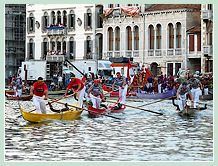 La Régate des Gondolini à deux rameurs à la Regata Storica, la régate historique de Venise 2008