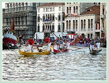 La Régate des Gondolini à deux rameurs à la Regata Storica, la régate historique de Venise 2008