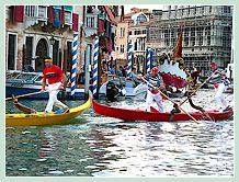 La Régate des Gondolini à deux rameurs à la Regata Storica, la régate historique de Venise 2008