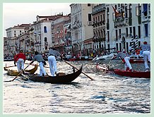 La Régate des Gondolini à deux rameurs à la Regata Storica, la régate historique de Venise 2008