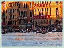 La Régate des Gondolini à deux rameurs à la Regata Storica, la régate historique de Venise 2008