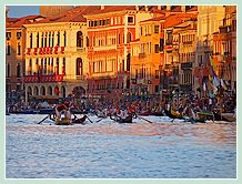 La Régate des Gondolini à deux rameurs à la Regata Storica de Venise 2008