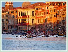 La Régate des Gondolini à deux rameurs à la Regata Storica, la régate historique de Venise 2008