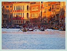 La Régate des Gondolini à deux rameurs à la Regata Storica de Venise 2008