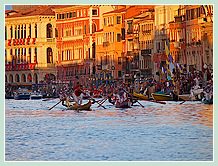 La Régate des Gondolini à deux rameurs à la Regata Storica, la régate historique de Venise 2008