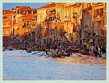 La Régate des Gondolini à deux rameurs à la Regata Storica, la régate historique de Venise 2008