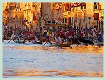La Régate des Gondolini à deux rameurs à la Regata Storica, la régate historique de Venise 2008