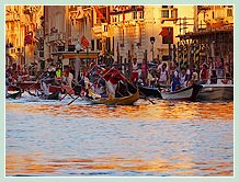 La Régate des Gondolini à deux rameurs à la Regata Storica, la régate historique de Venise 2008