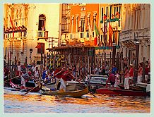 La Régate des Gondolini à deux rameurs à la Regata Storica, la régate historique de Venise 2008