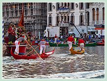 La Régate des Gondolini à deux rameurs à la Regata Storica, la régate historique de Venise 2008