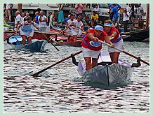 Gloria Rogliani et Debora Scarpa à la Regata des Mascarete à la Regata Storica, la régate historique de Venise 2008